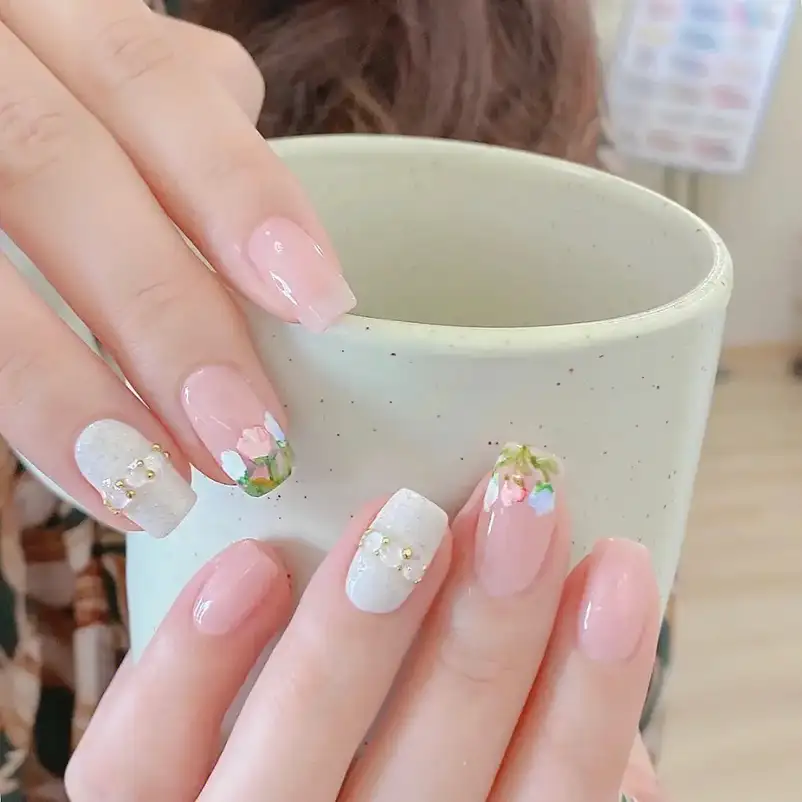 mẫu nail hoa tulip mềm mại