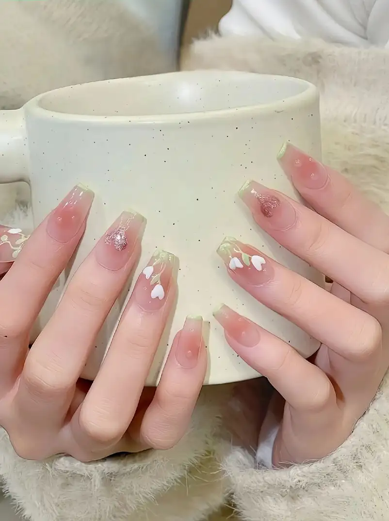 mẫu nail hoa tulip tối giản