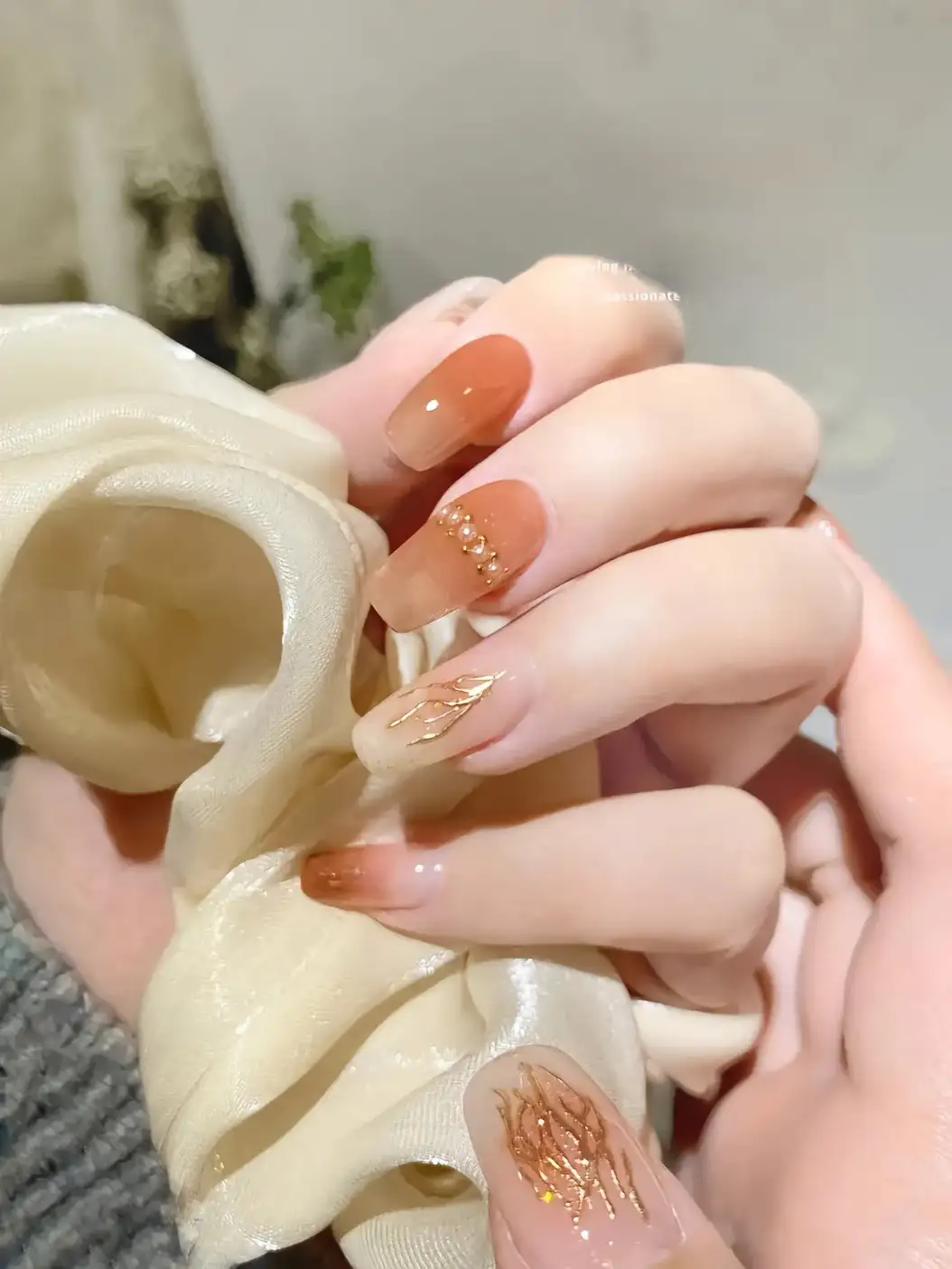 nail màu cam thạch lấp lánh, thu hút