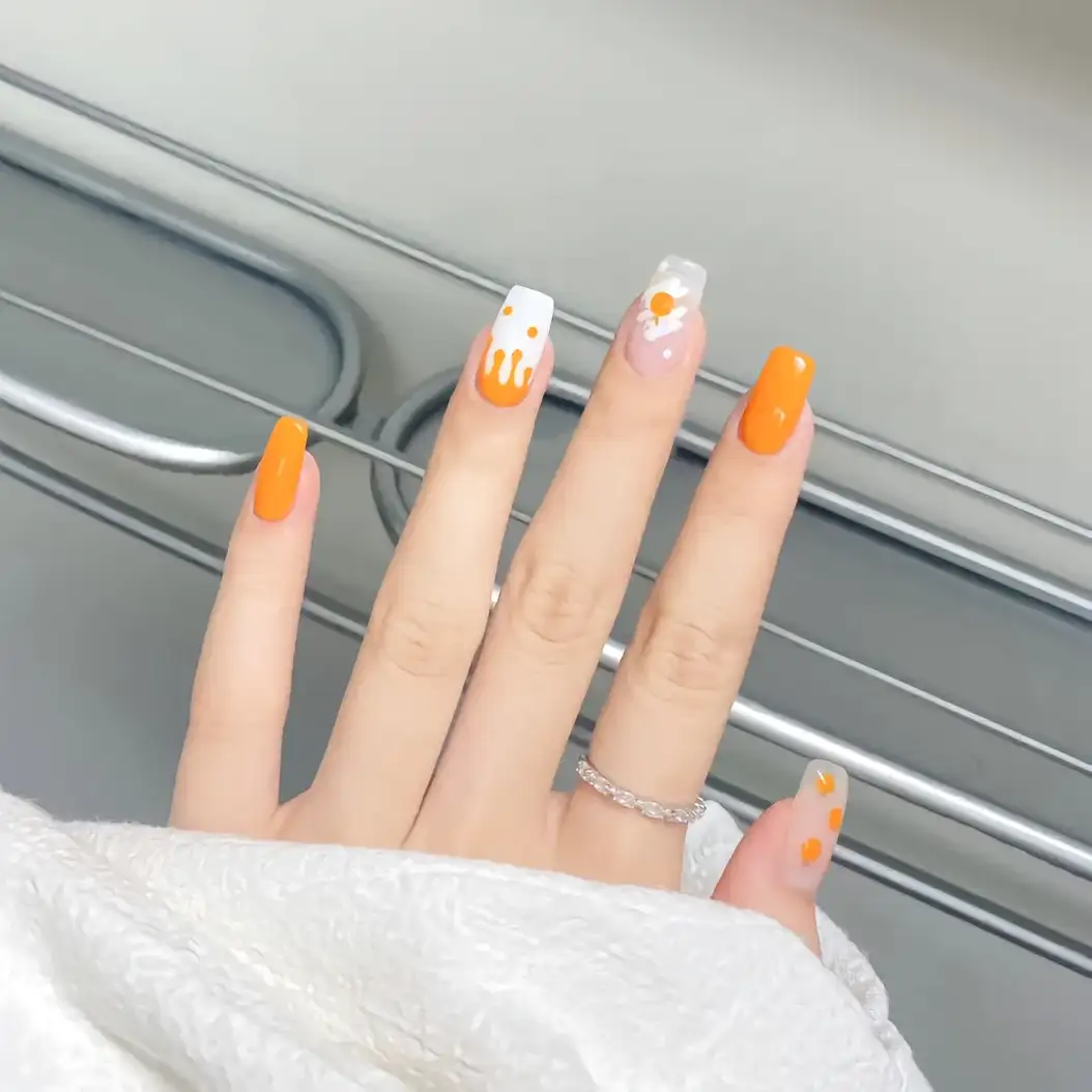 nail màu cam đào lãng mạn