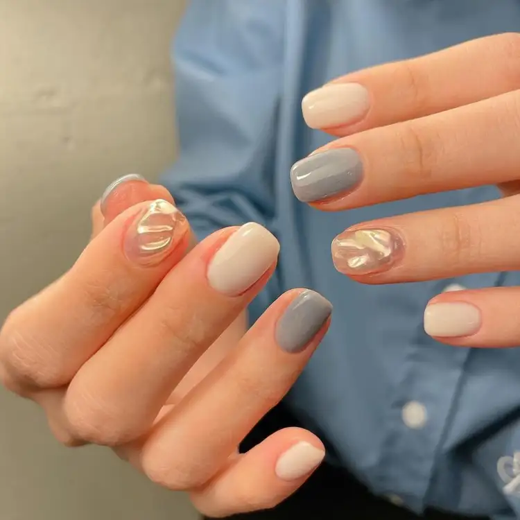 Nail màu xám là lựa chọn hoàn hảo cho những cô nàng yêu thích phong cách độc đáo.