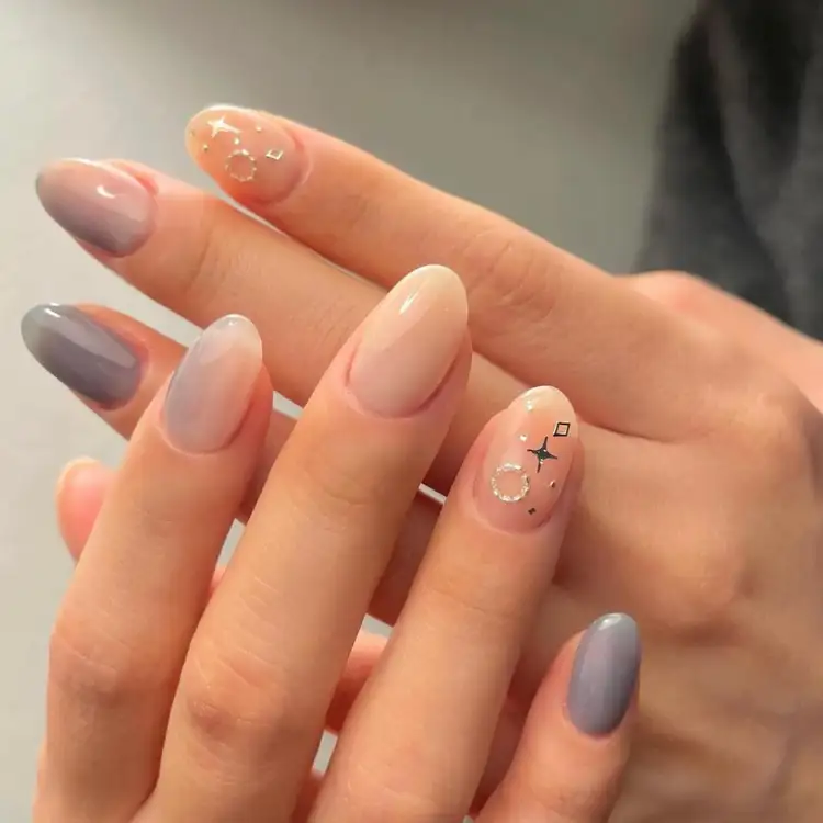 Nail màu xám cũng là biểu tượng của sự sang trọng 