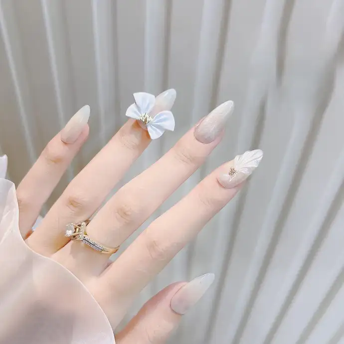 Đắm mình trong thế giới nail tay đẹp đầy màu sắc.