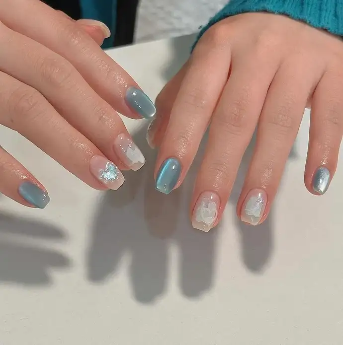 Nail tay đẹp mê hoặc mọi ánh nhìn.