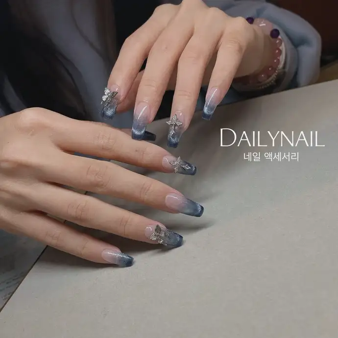 Nail tay được thiết kế tỉ mỉ, từng chi tiết đều hoàn hảo.