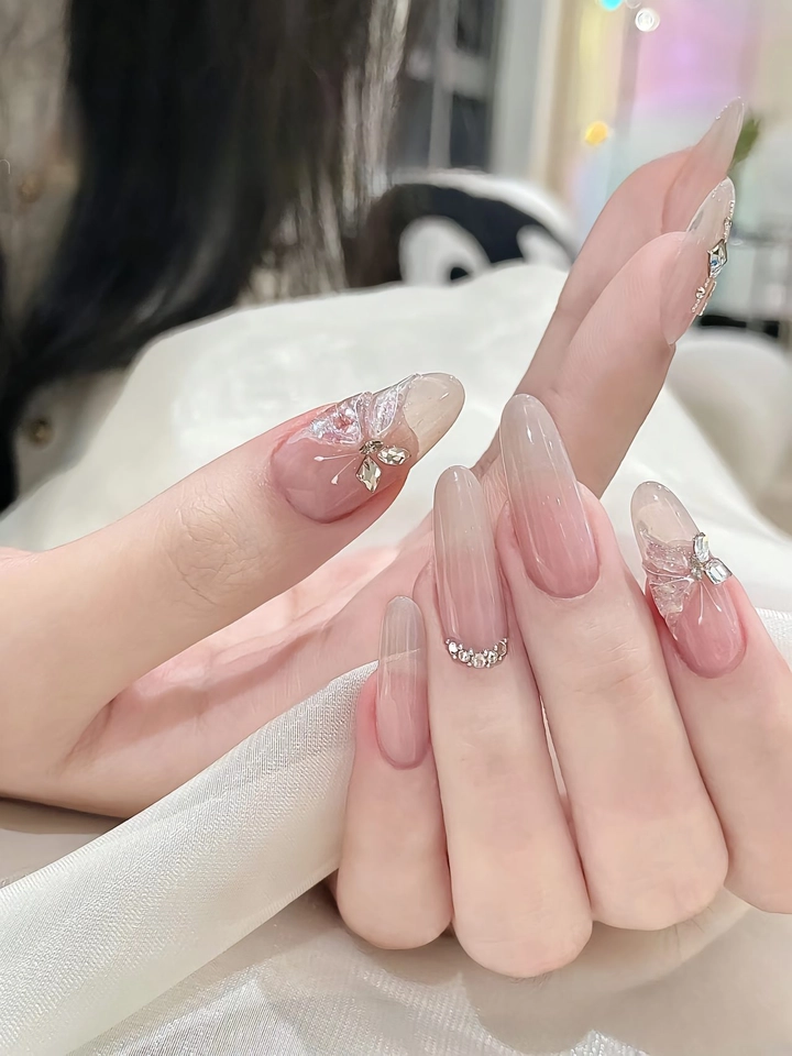 móng tay đính đá đơn giản