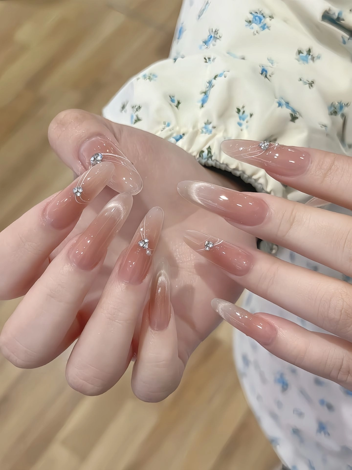 các mẫu nail đính đá móng tay