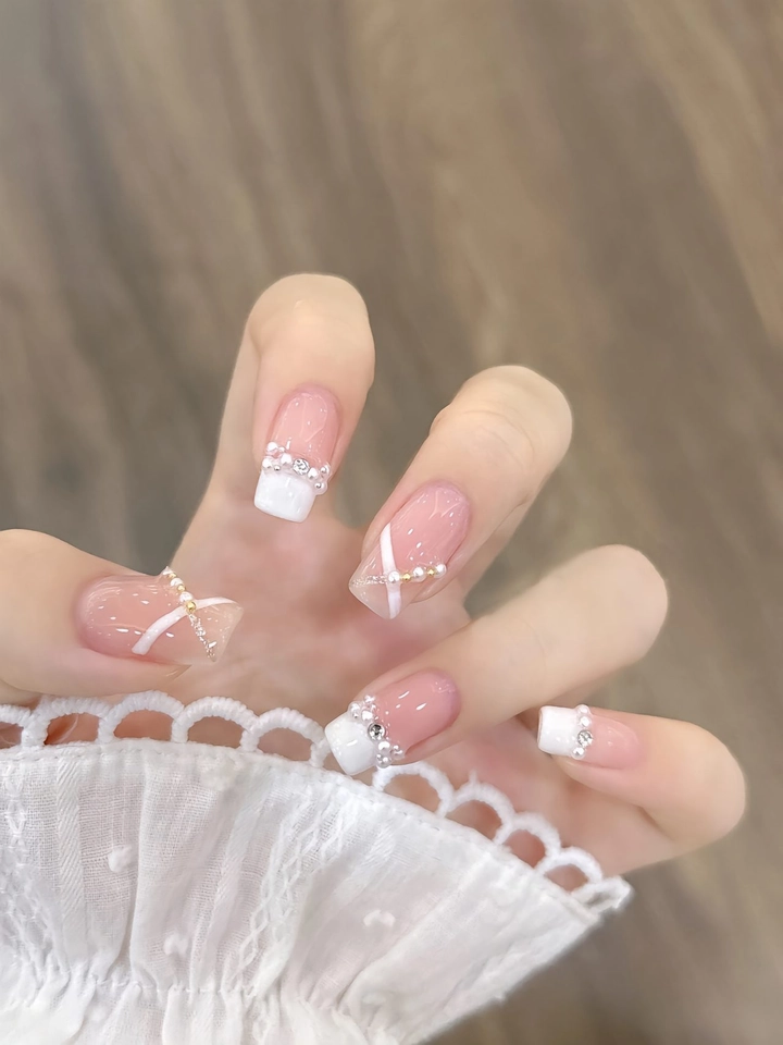 kiểu móng tay đính đá đẹp