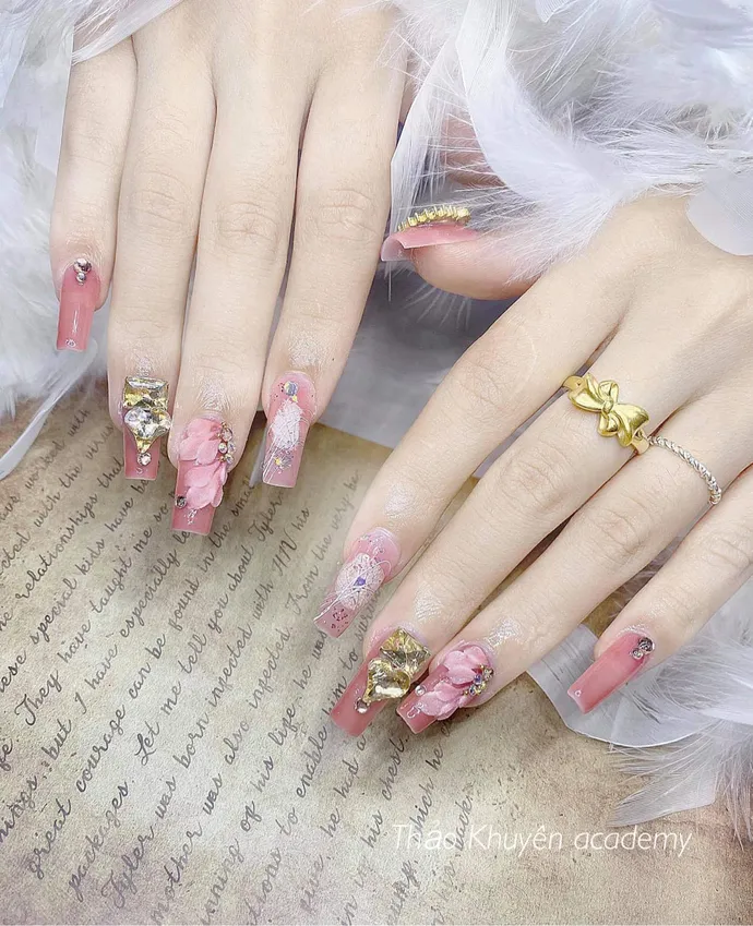 các mẫu nail tay xinh phù hợp mọi lứa tuổi