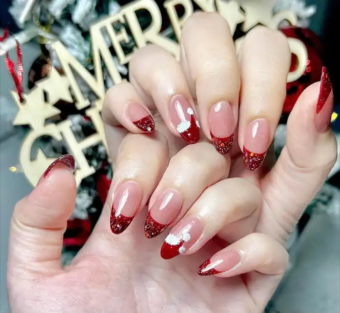 Nail tay đẹp màu đỏ sự lựa chọn hoàn hảo cho những cô nàng yêu thích sự sang trọng.