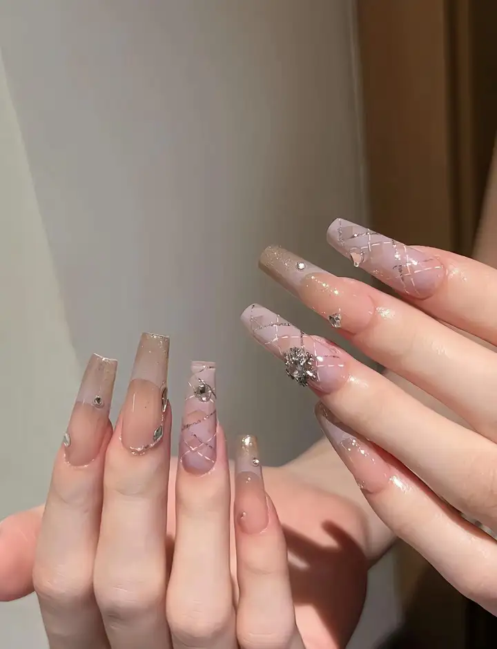 nail tay màu tím bí ẩn