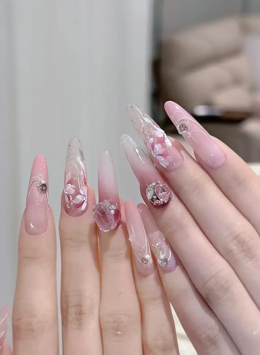 mẫu nail tròn nhọn đơn giản ngọt ngào