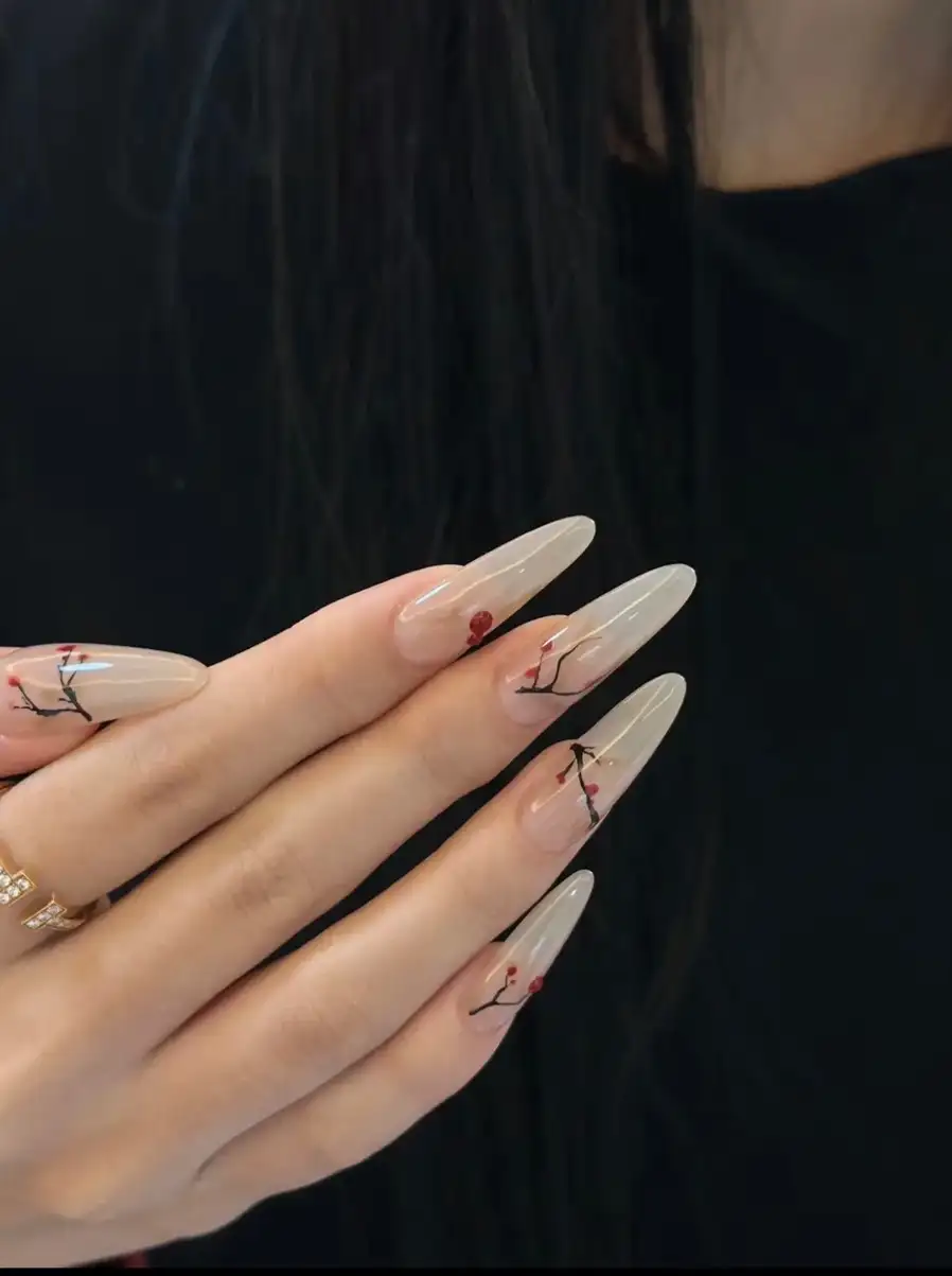 nail tròn nhọn cá tính