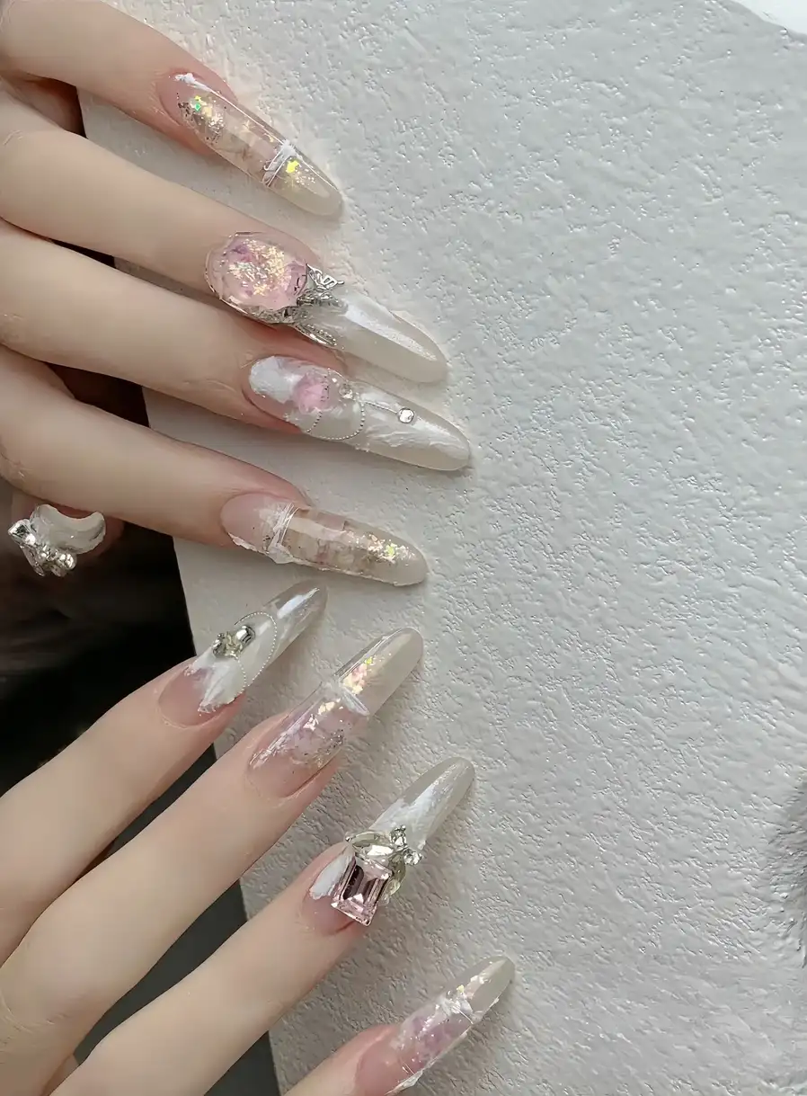 mẫu nail tròn nhọn đơn giản thanh thoát