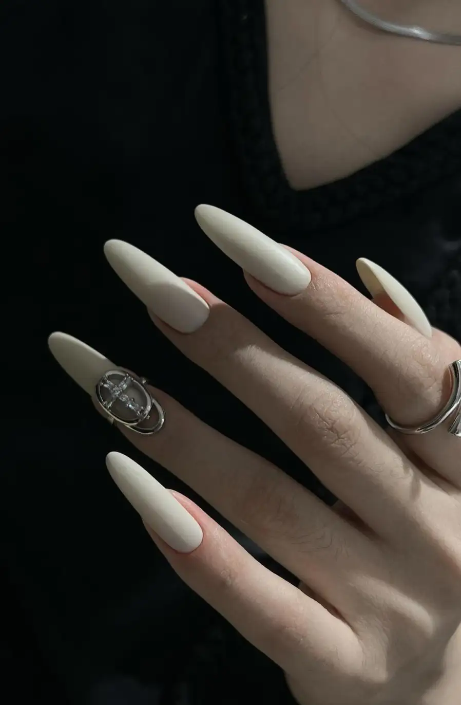 mẫu nail tròn nhọn đẹp thanh lịch và chuyên nghiệp