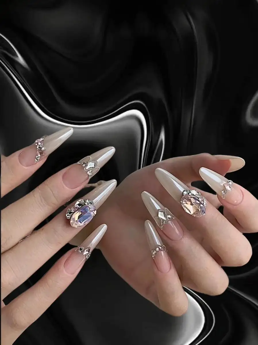 nail móng tròn nhọn bắt mắt