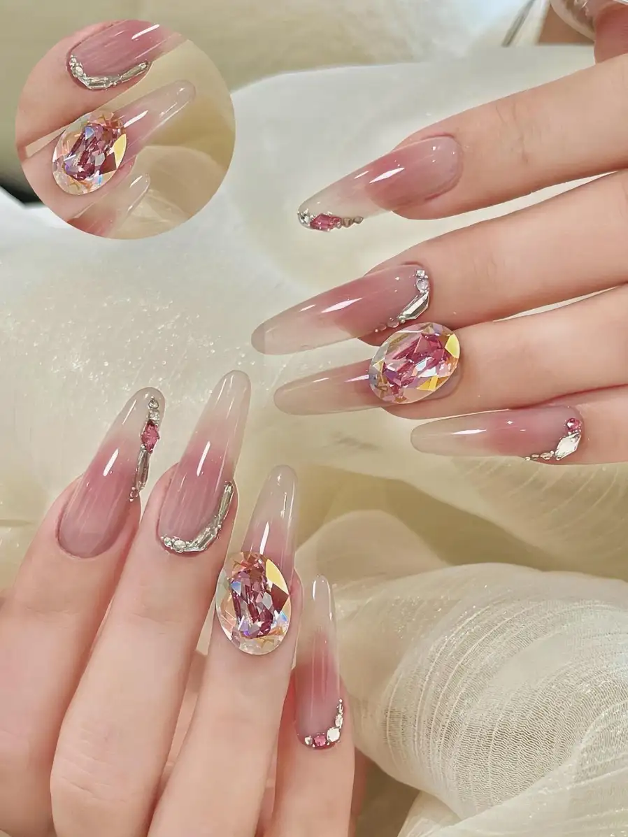 mẫu nail tròn nhọn đơn giản đáng yêu