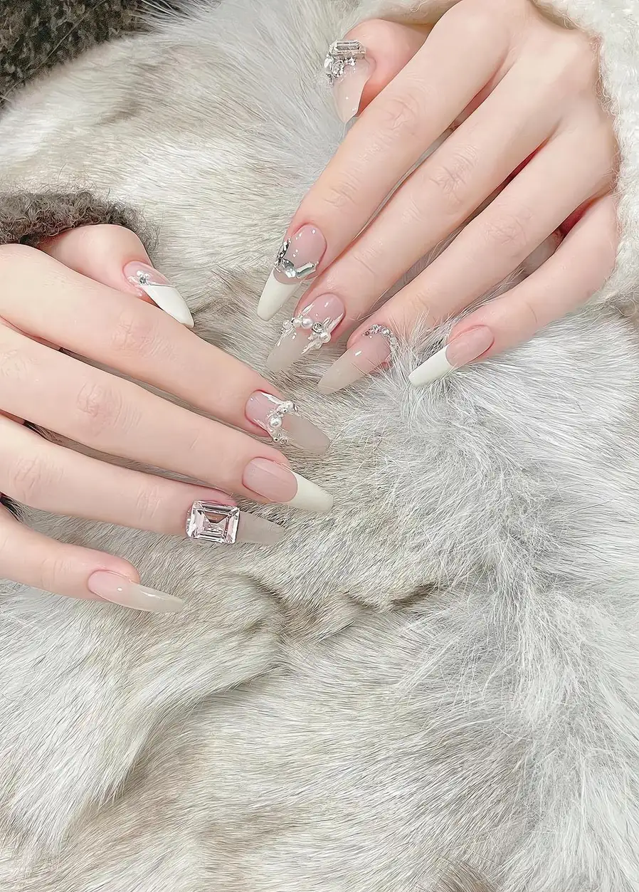 mẫu nail móng nhọn tròn đẹp mềm mại, tinh tế