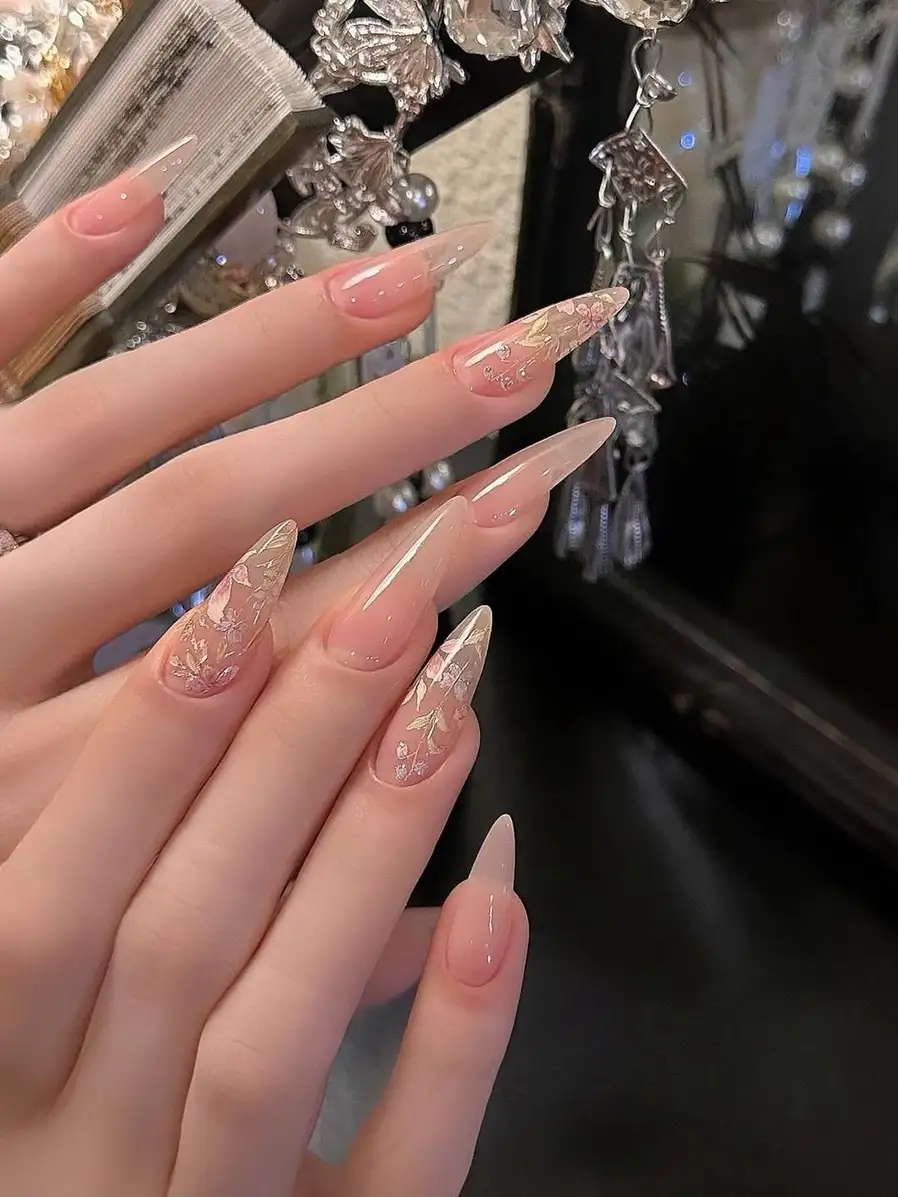 mẫu nail phom tròn nhọn thon gọn