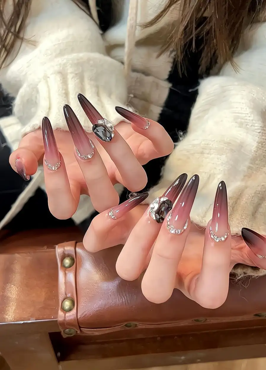 mẫu nail móng nhọn tròn đẹp hoàn hảo