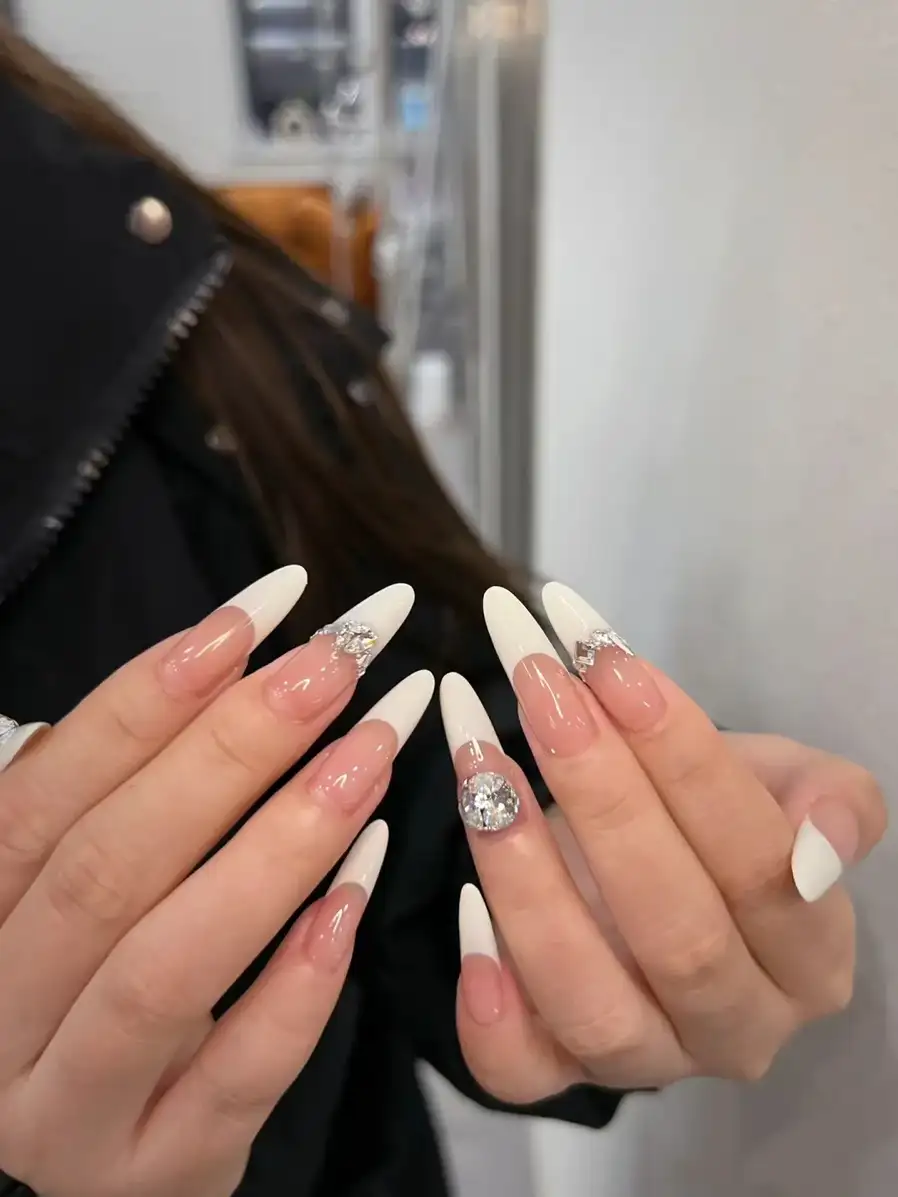 nail móng tròn nhọn hiện đại