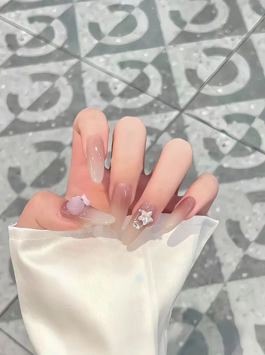 mẫu nail phom tròn nhọn thon dài, thanh thoát