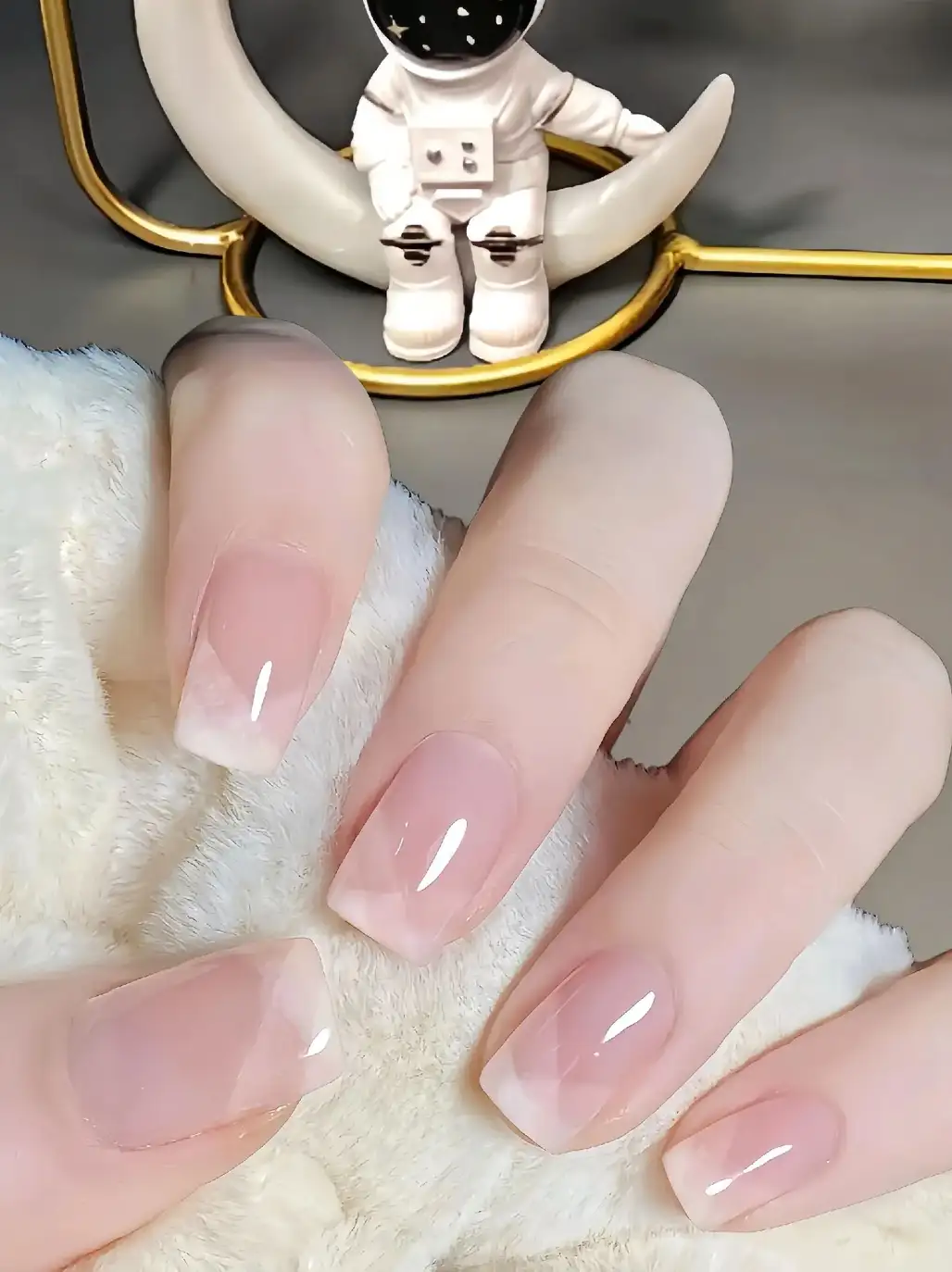 nail trong suốt đơn giản phù hợp