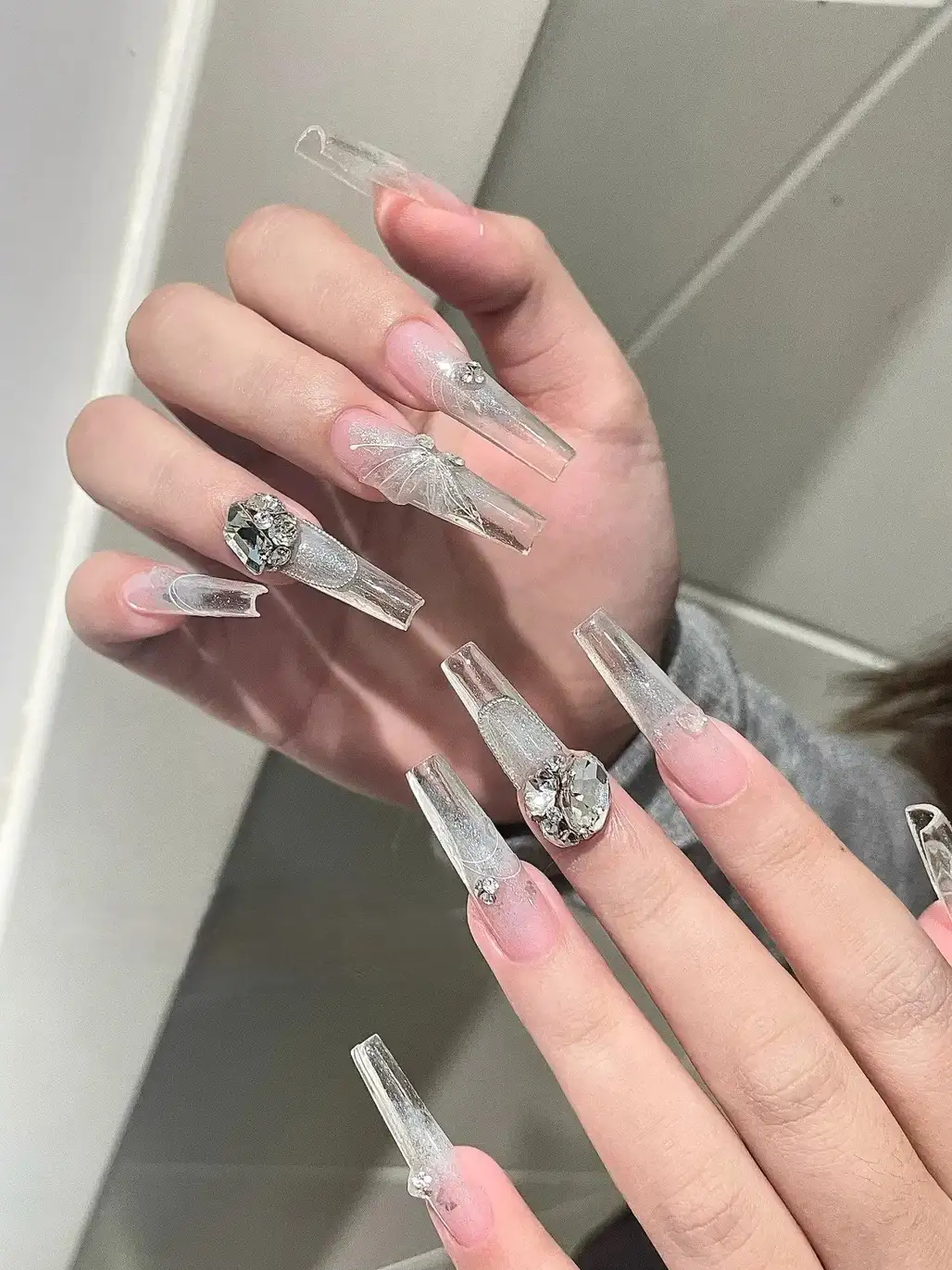 mẫu nail đơn giản trong suốt độc đáo