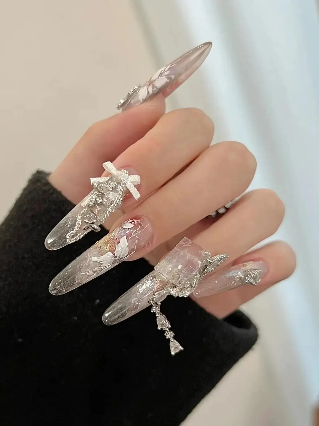 những mẫu nail trong suốt đẹp sinh động 