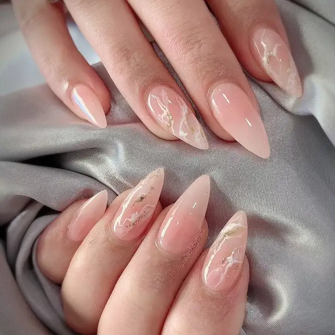 mẫu nail vân đá cẩm thạch sang trọng và quý phái