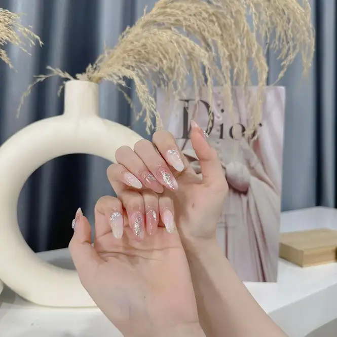 mẫu nail vân đá đơn giản nổi bật