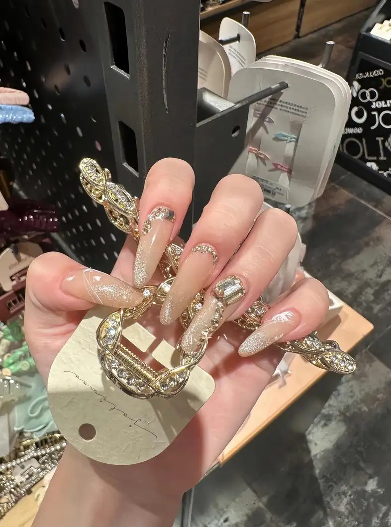 mẫu nail móng dài đẹp nhẹ nhàng 