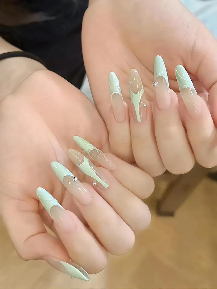 Nail màu xanh pastel trẻ trung, năng động