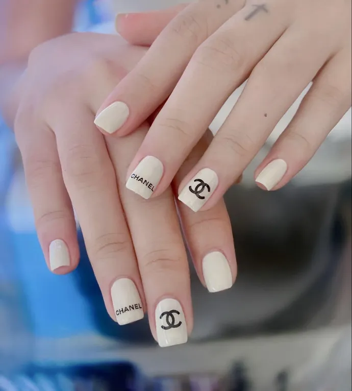 mẫu nail tay được nhiều người ưa chuộng 3