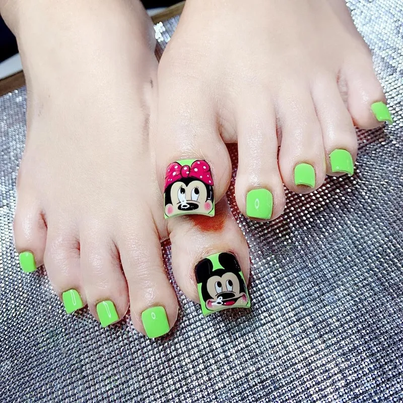 vẽ nail chân hoạt hình mickey