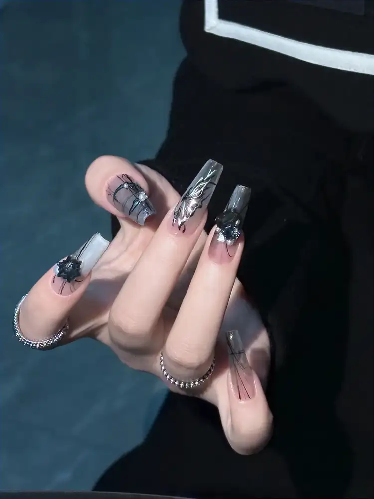 mẫu nail bướm xinh xắn