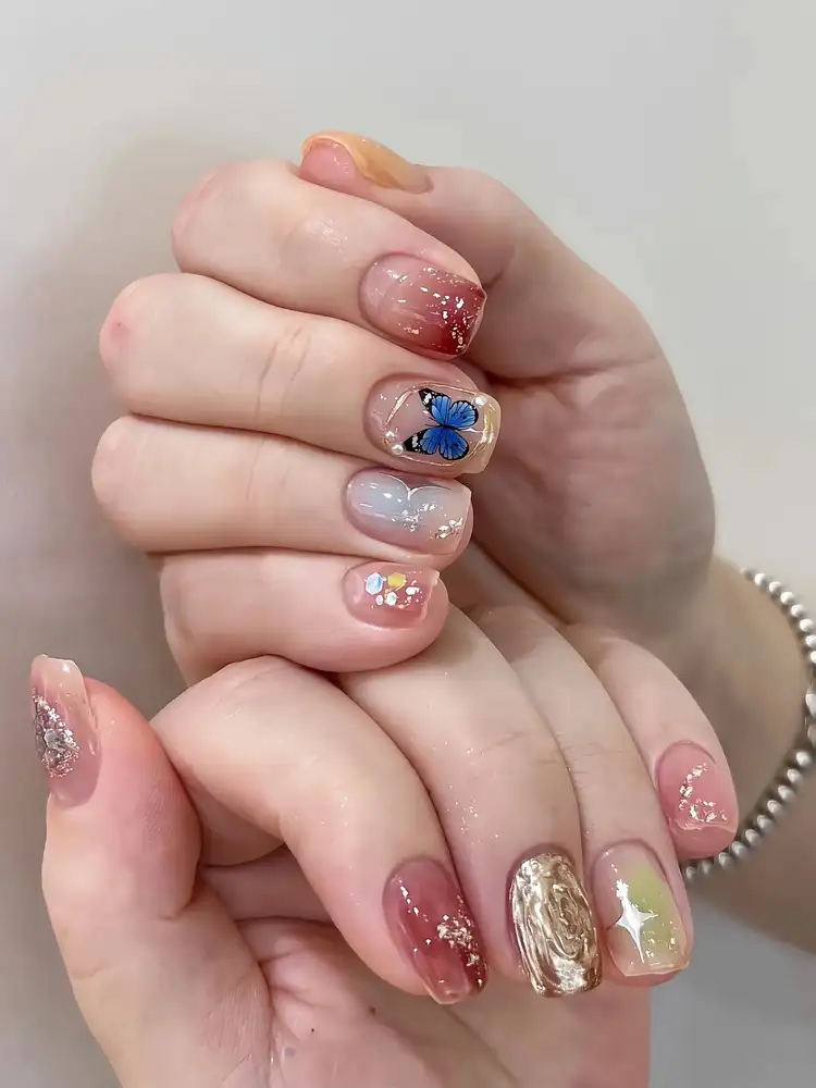 mẫu nail bướm cách điệu