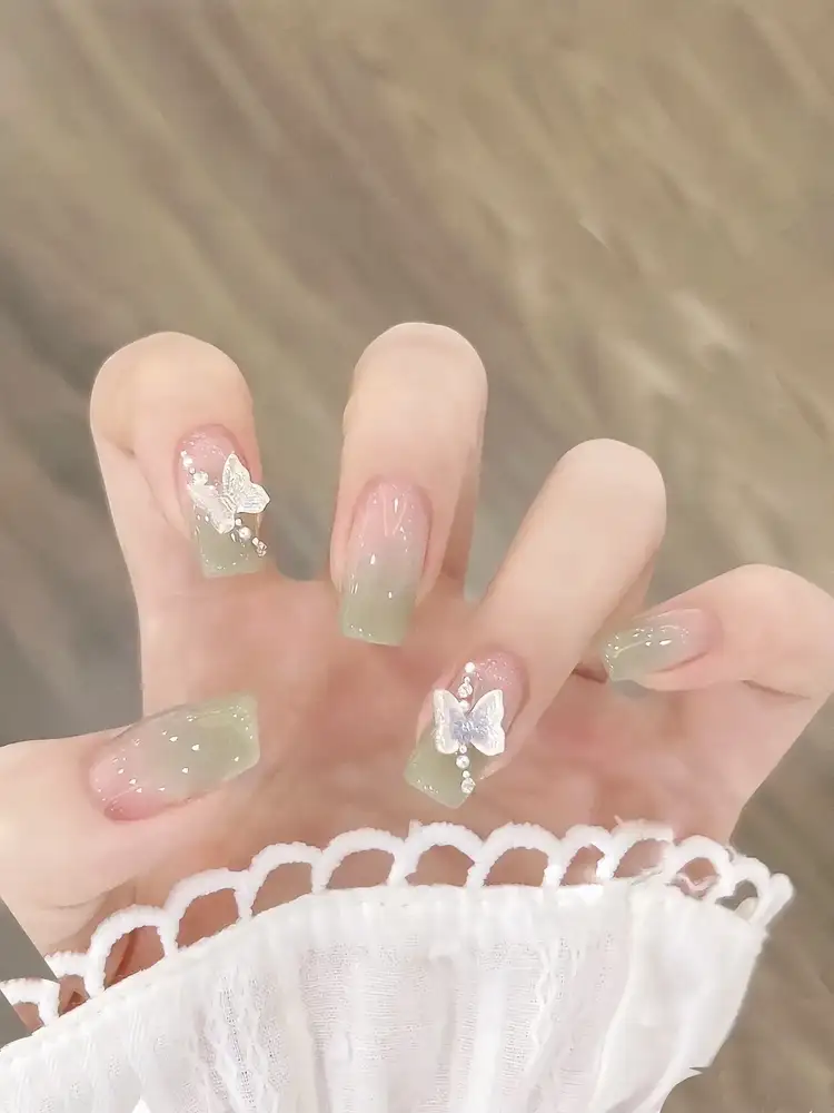 mẫu nail charm bướm nhỏ xinh