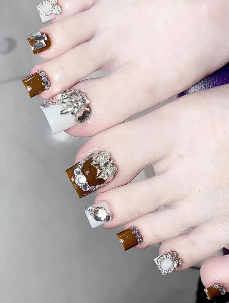 mẫu nail chân cho người lớn tuổi đẹp 2