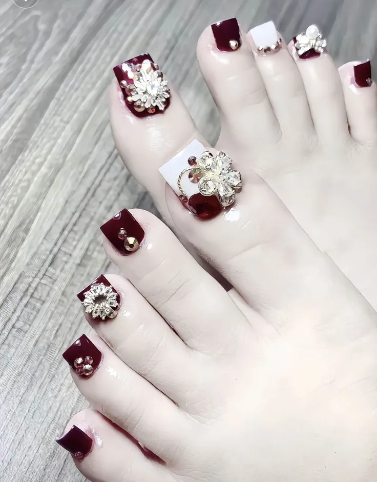 mẫu nail chân cho người lớn tuổi độc đáo