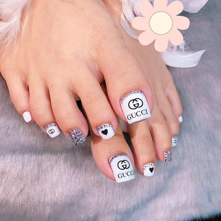 nail chân gucci 4