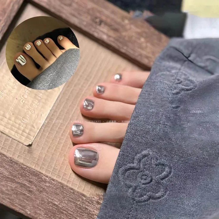 mẫu nail chân tráng gương sang chảnh