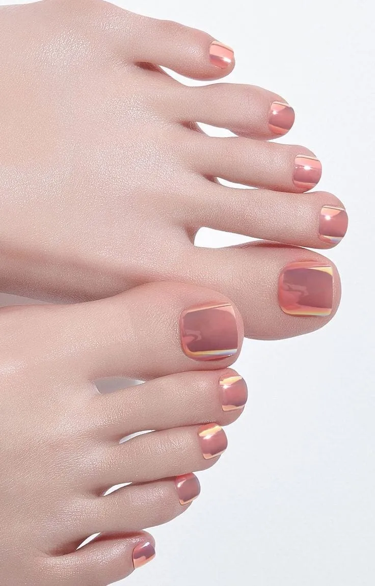 mẫu nail chân tráng gương cuốn hút