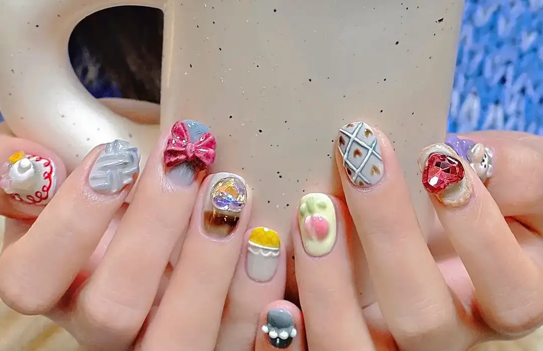 mẫu nail cho bé gái lấp lánh