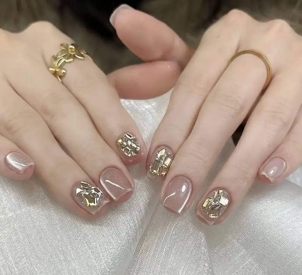 mẫu nail dành cho người lớn tuổi nhẹ nhàng và thanh lịch