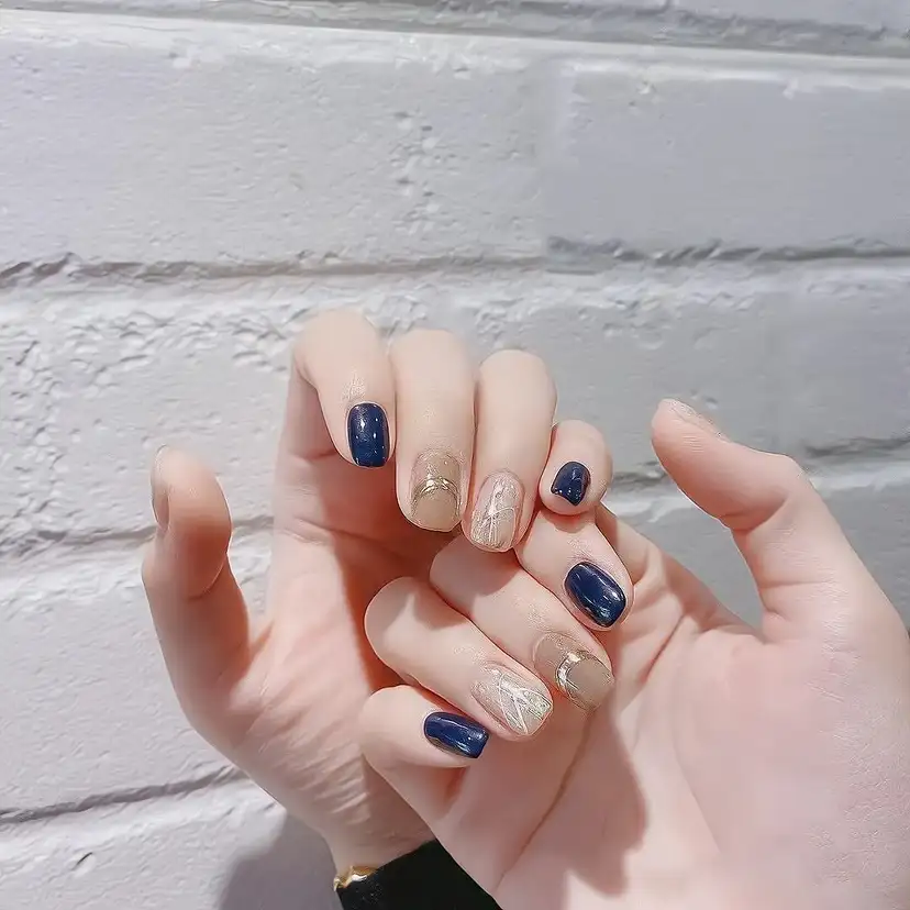 các mẫu nail cho người trung tuổi tinh tế