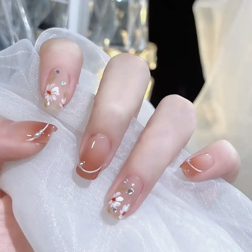 các mẫu nail cho người trung tuổi đẹp quý phái