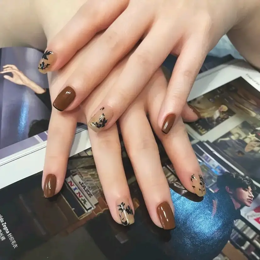 mẫu nail cho người trung niên đẹp nền nã