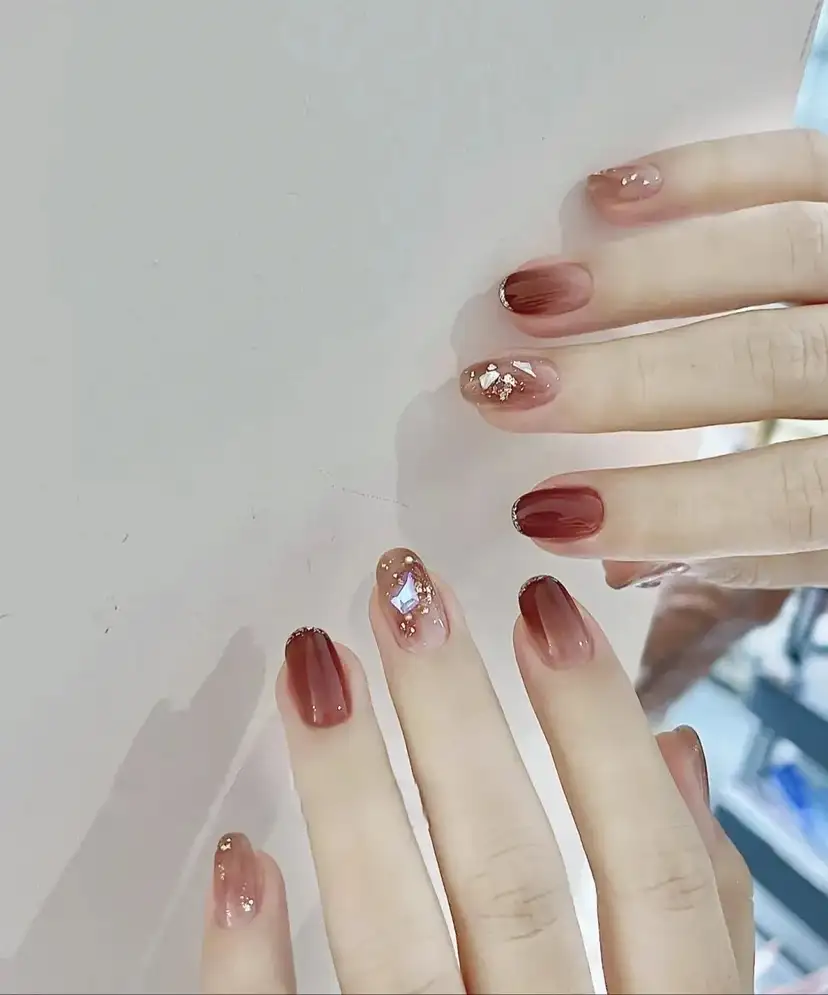 các mẫu nail cho người trung tuổi sang trọng