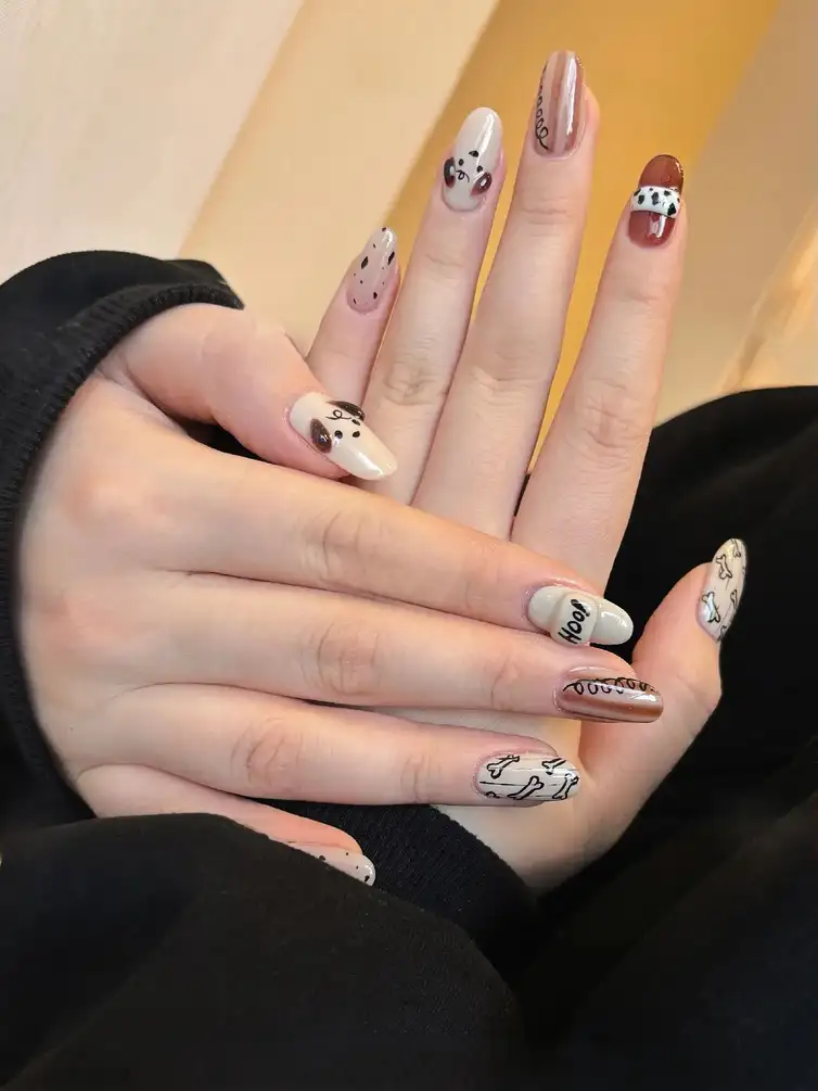 mẫu nail con chó sống động và chân thực